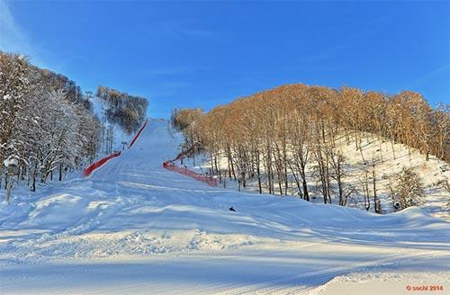 É um único local que receberá todas as disciplinas do Esqui Alpino: downhill, combinado (downhill e slalom), slalom gigante e slalom super gigante / Foto: Divulgação Sochi 2014
